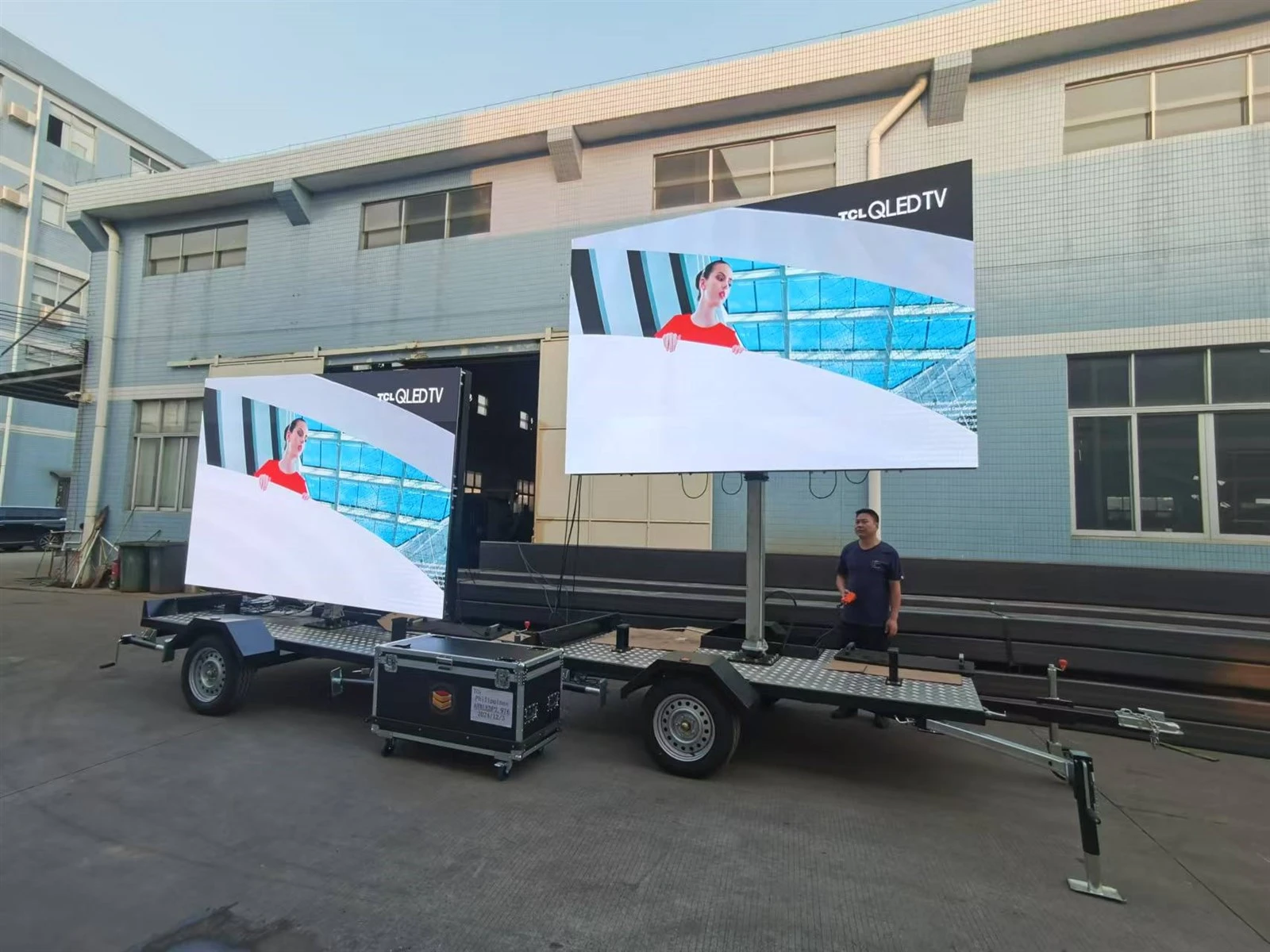 Trailer LED screen 2 Trailer LED screen 2